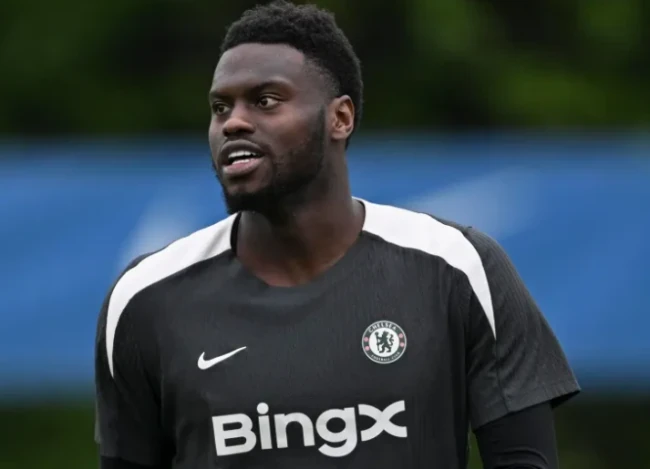 Napoli muốn mượn Benoit Badiashile từ Chelsea với phí 3 triệu euro và điều khoản mua đứt