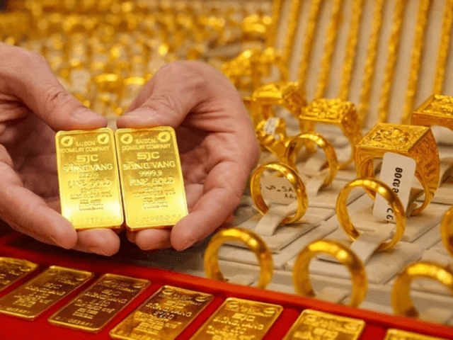 Giá vàng 03/08/2026: SJC 137,5 - 141 triệu đồng/lượng, mua tăng