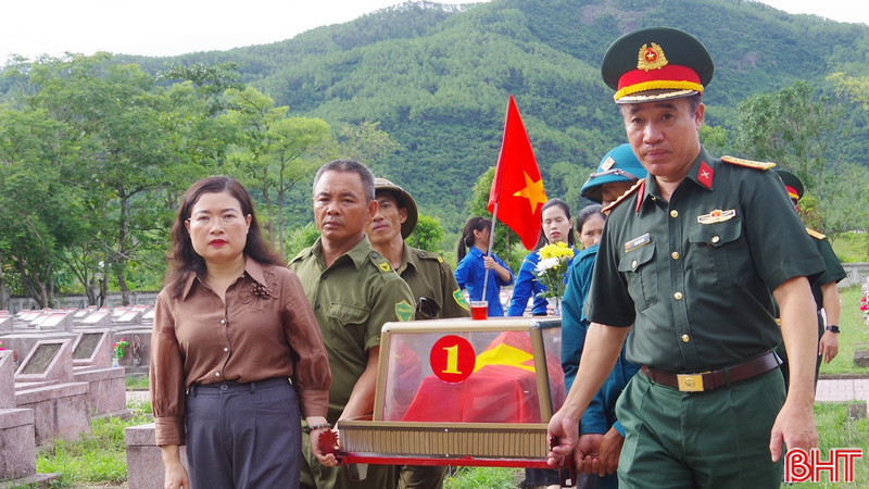 Truy điệu, an táng 8 hài cốt liệt sĩ hy sinh tại chiến trường Đồng Lộc