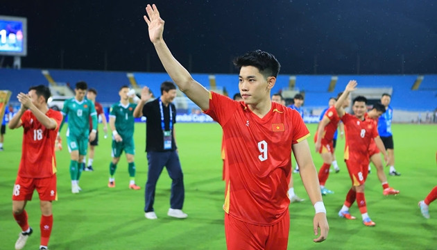 Nguyễn Đình Bắc lập cú đúp đưa tuyển Việt Nam vào bán kết ASEAN Cup 2026 sau cú sốc tâm lý