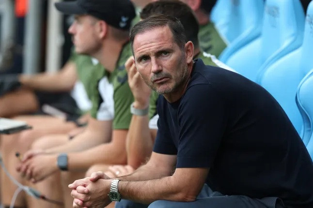 HLV Frank Lampard nhắm tiền vệ Angel Gomes để tăng cường sáng tạo cho Coventry City