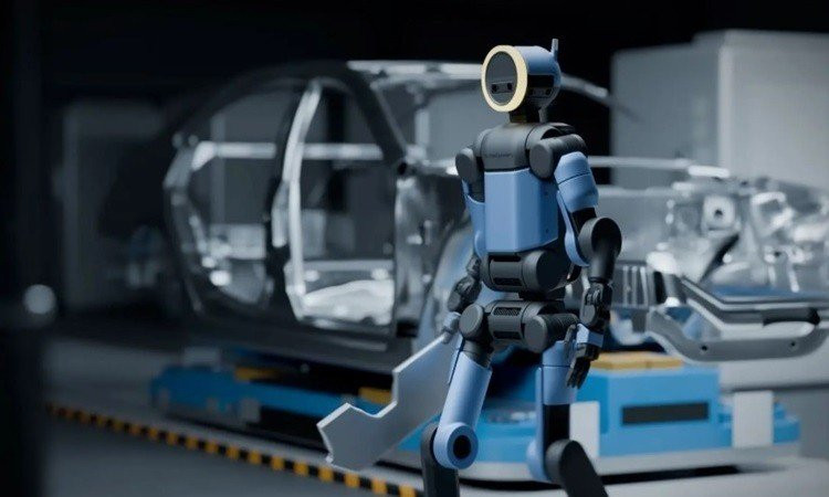Robot hình người Atlas tự thay pin trong 3 phút giúp nhà máy sản xuất vận hành không ngừng