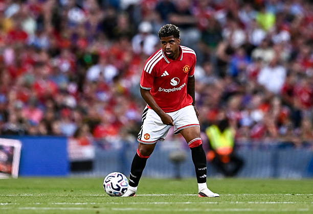 Andrey Santos rực sáng trong vai trò tiền vệ mỏ neo chiến thuật mới của Manchester United
