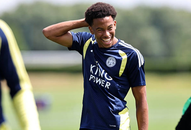 Manchester United đánh bại Arsenal vụ thần đồng Louis Page giá 10 triệu bảng từ Leicester