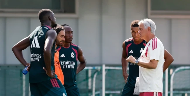 Jose Mourinho tái thiết Real Madrid với sơ đồ 4-2-3-1 cùng 6 tân binh đắt giá mùa giải mới
