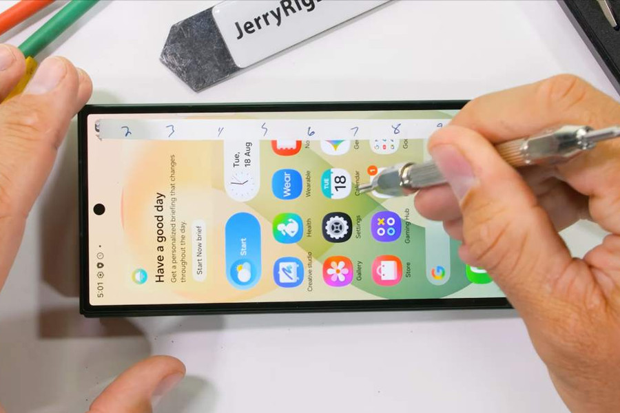 Thử thách độ bền Galaxy Z Fold8 Ultra: Bản lề vững chắc nhưng màn hình vẫn là điểm yếu