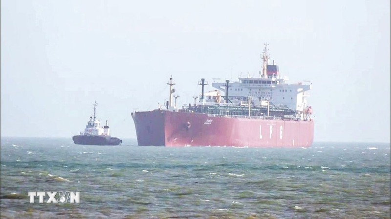 Xuất khẩu dầu mỏ của Iran qua eo biển Hormuz gần như đình trệ