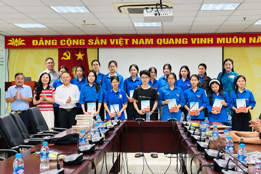 Trao điểm tựa, nối dài những ước mơ