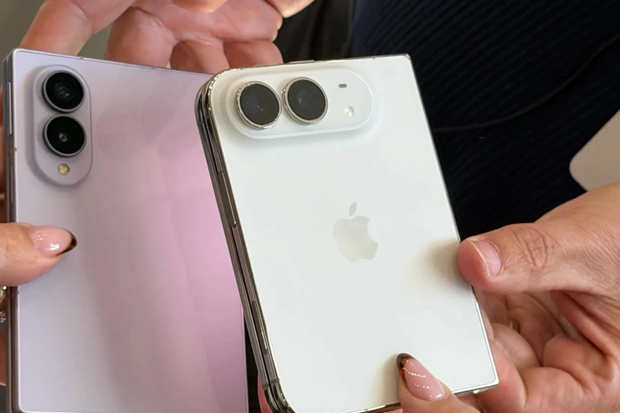 So sánh Galaxy Z Fold8 Ultra và iPhone Duo: Cuộc đua phần cứng, pin và mức giá chênh lệch
