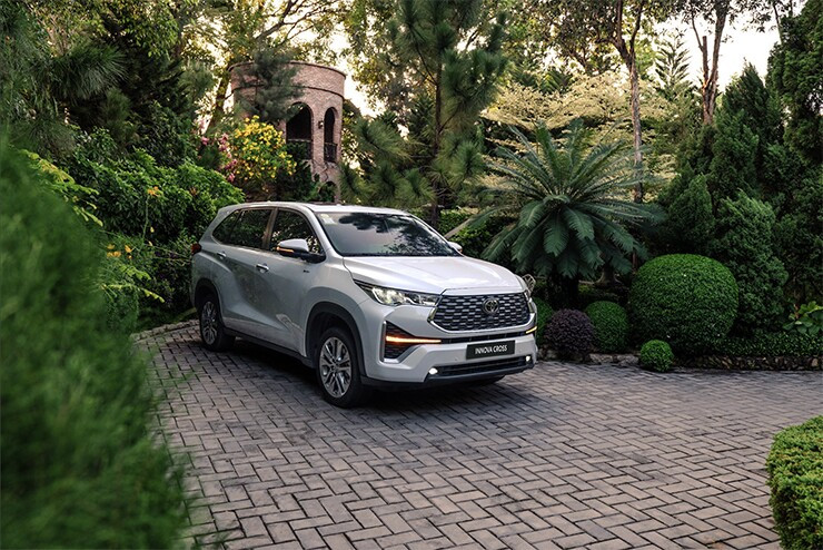 Toyota Innova Cross 2026: Đánh giá chi tiết từng phiên bản và biểu giá lăn bánh mới nhất