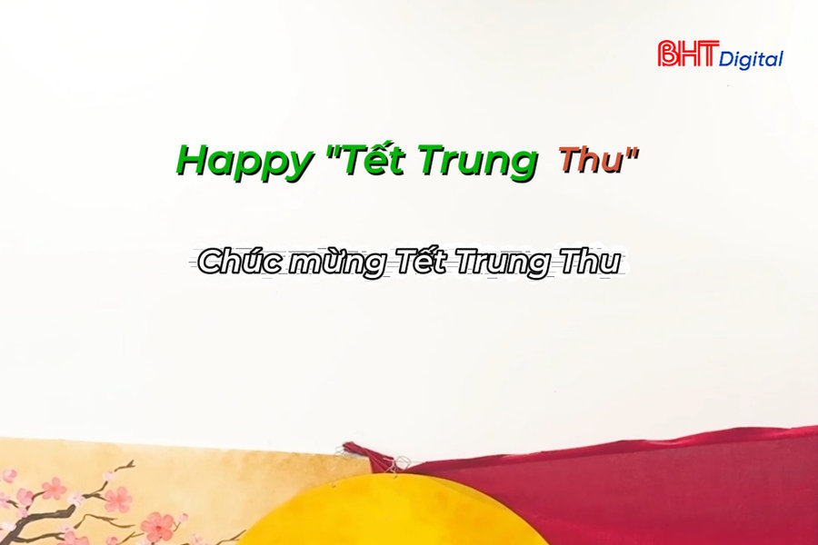 Người nước ngoài lần đầu vẽ mặt nạ giấy bồi và nếm thử bánh Trung thu Việt Nam sẽ như thế nào?