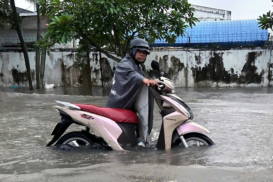 Mưa lớn, nhiều khu dân cư ở TP Đồng Nai ngập sâu