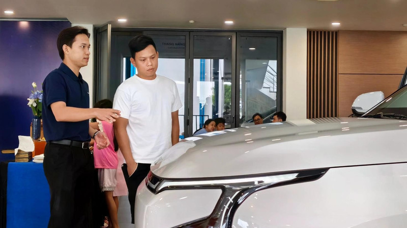 Người mua ô tô vội tất toán khoản vay khi phát hiện lãi suất tăng lên 19,4%