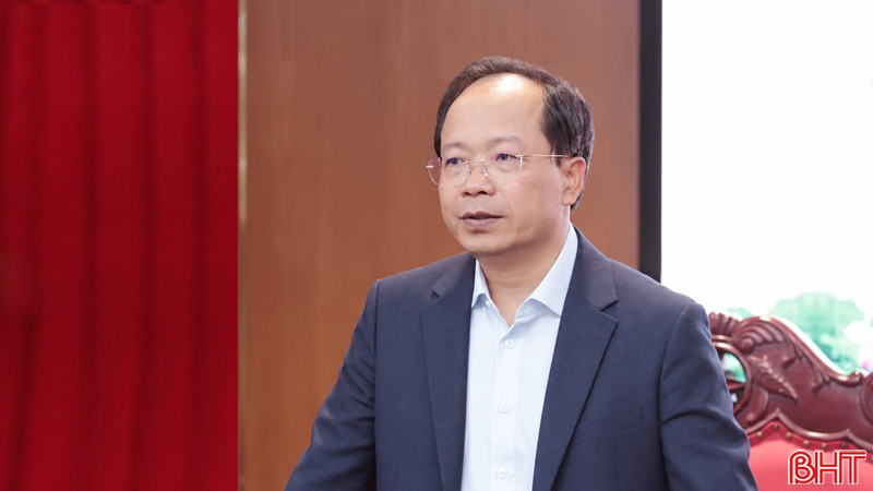 Đồng chí Bí thư Tỉnh ủy chúc mừng ngày truyền thống các cơ quan tham mưu, giúp việc Tỉnh ủy