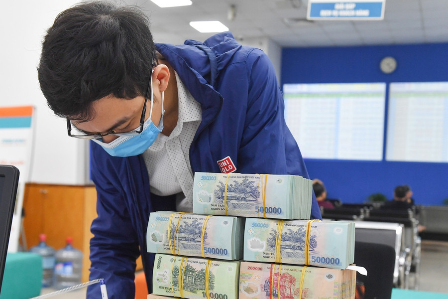 Lãi suất ngân hàng ngày 29/10/2026: Ba ngân hàng cùng giảm 0,5 điểm phần trăm lãi tiền gửi
